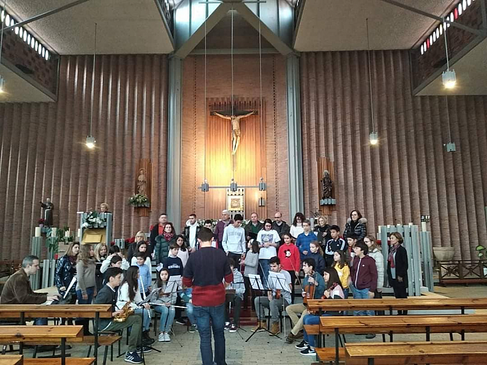 Ensayo del concierto de Navidad año 2019. Parroquia de San Pablo de la Argañosa, Oviedo (Asturias).